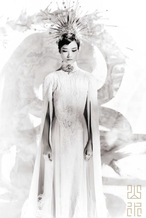 一键|李宇春春晚一键变装18套华服 期待后续节目组的揭秘