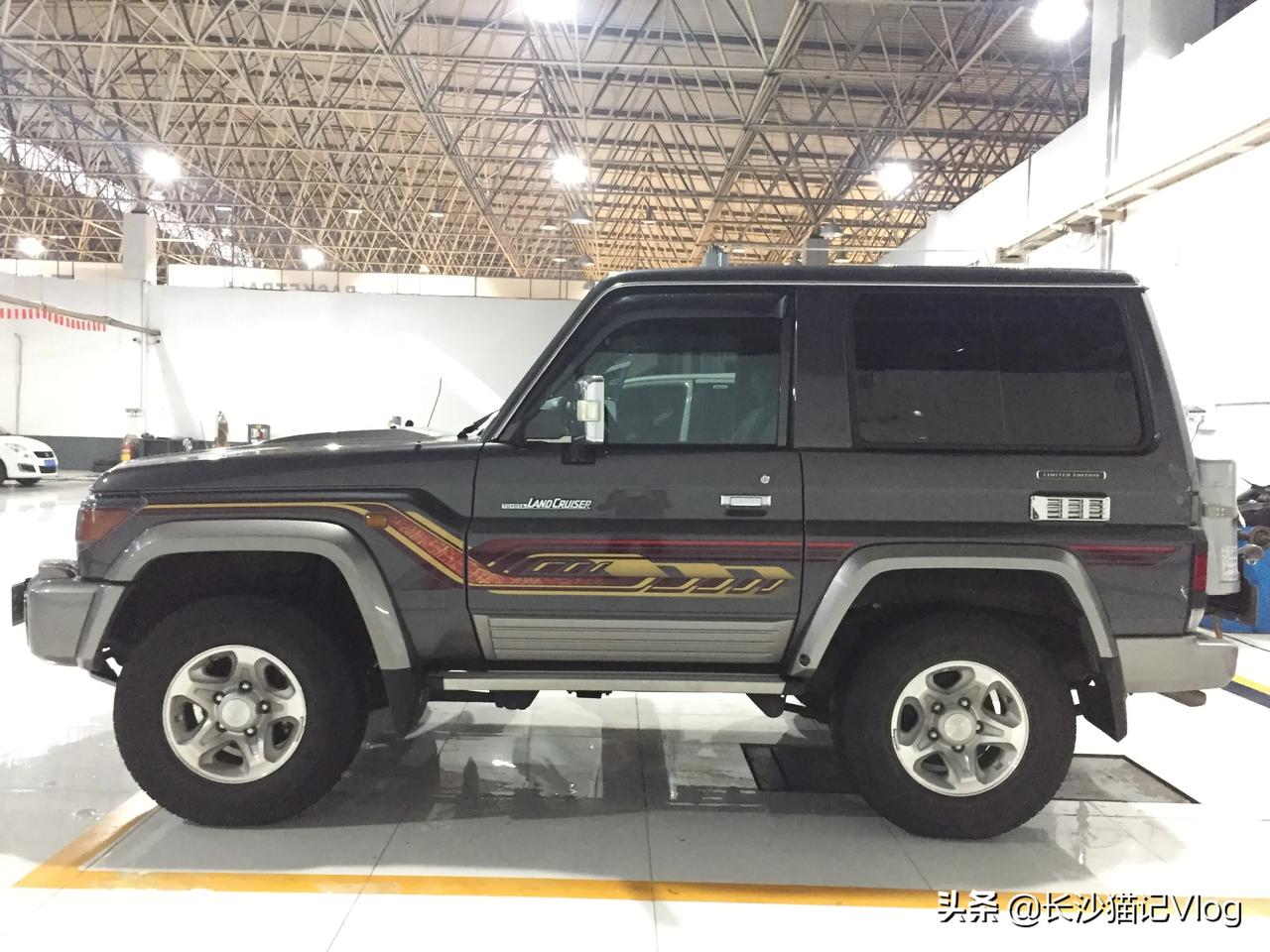 今天在朋友店里碰到了一台冷门车丰田lc7系,具体是72还是