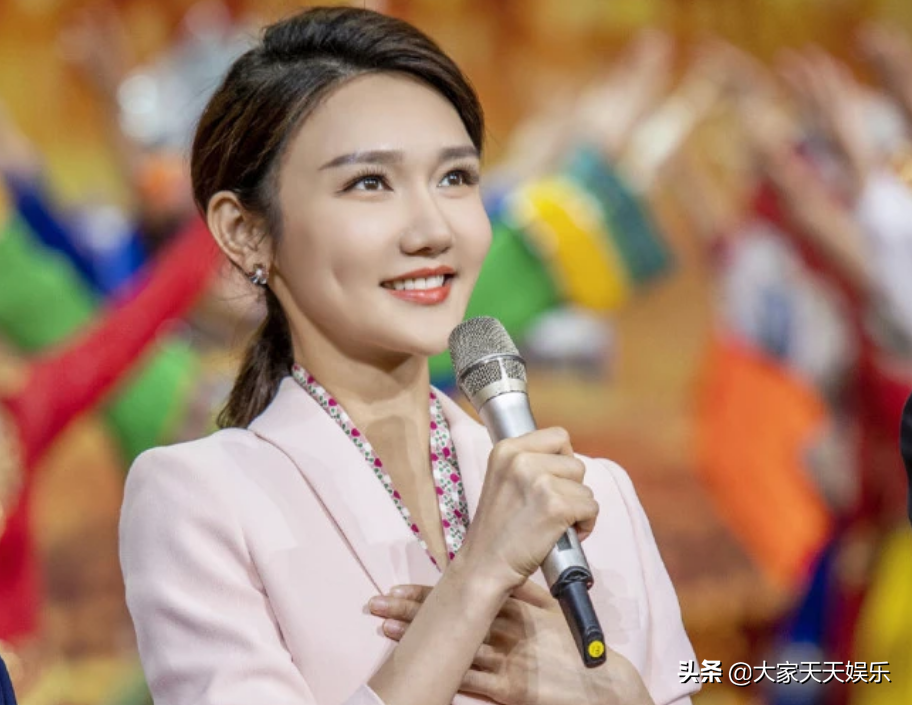 最小|春晚年纪最小女主持火了 跳槽央视她的职业经历更励志