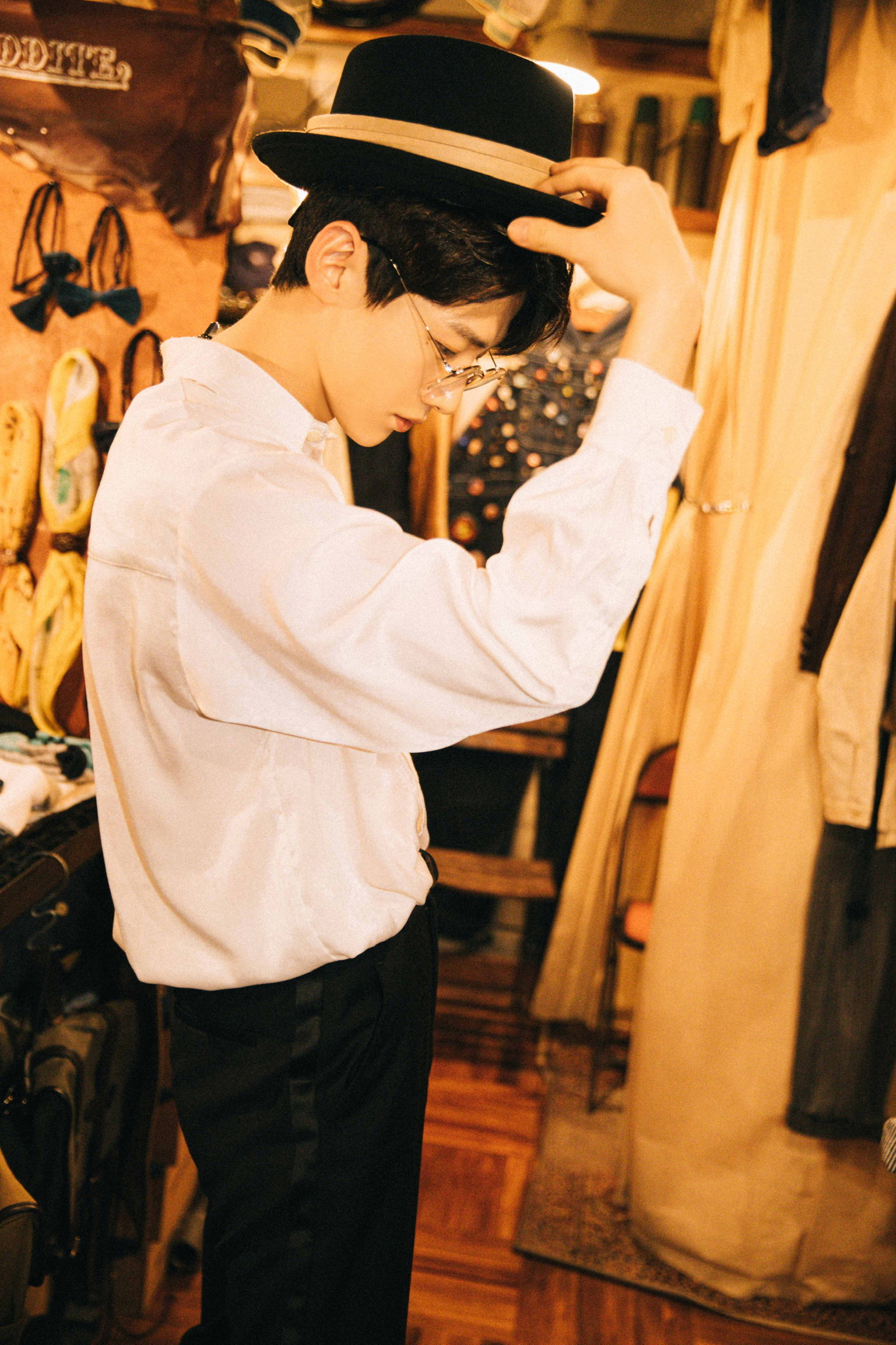 白敬亭新公司名叫明白乐 确认过眼神,小白是被演戏耽