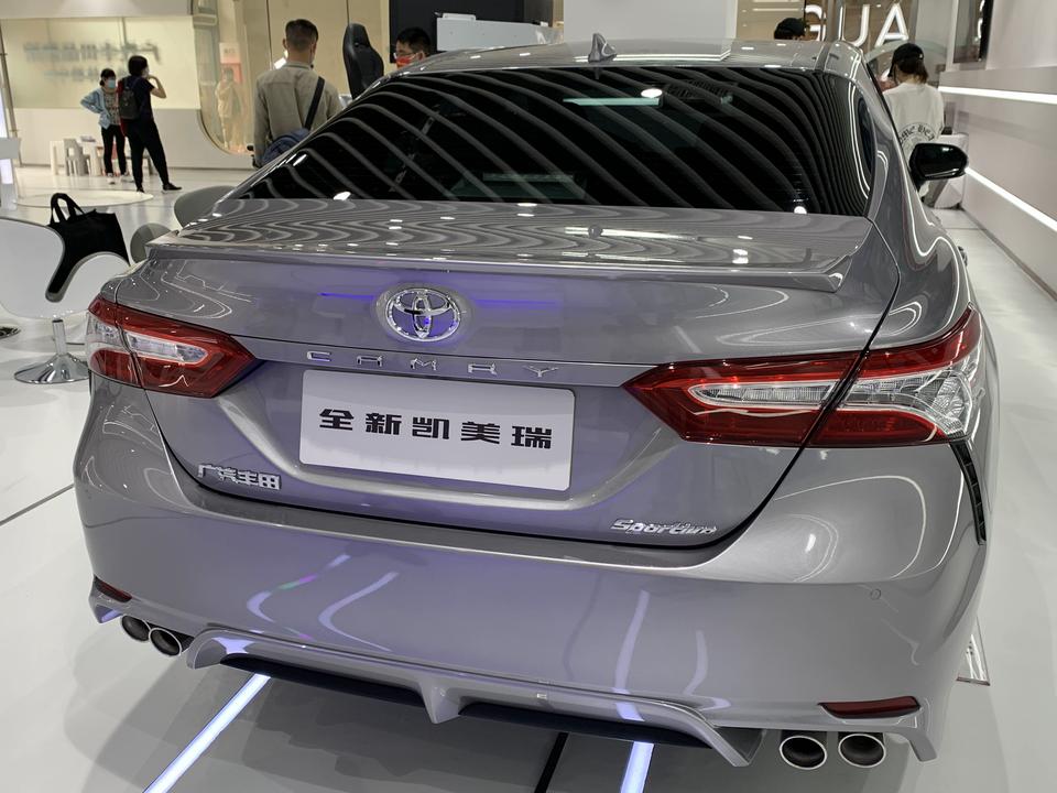 估计是全广州唯一一台2.5s凯美瑞锋尚版钛辉银展览车,还是2