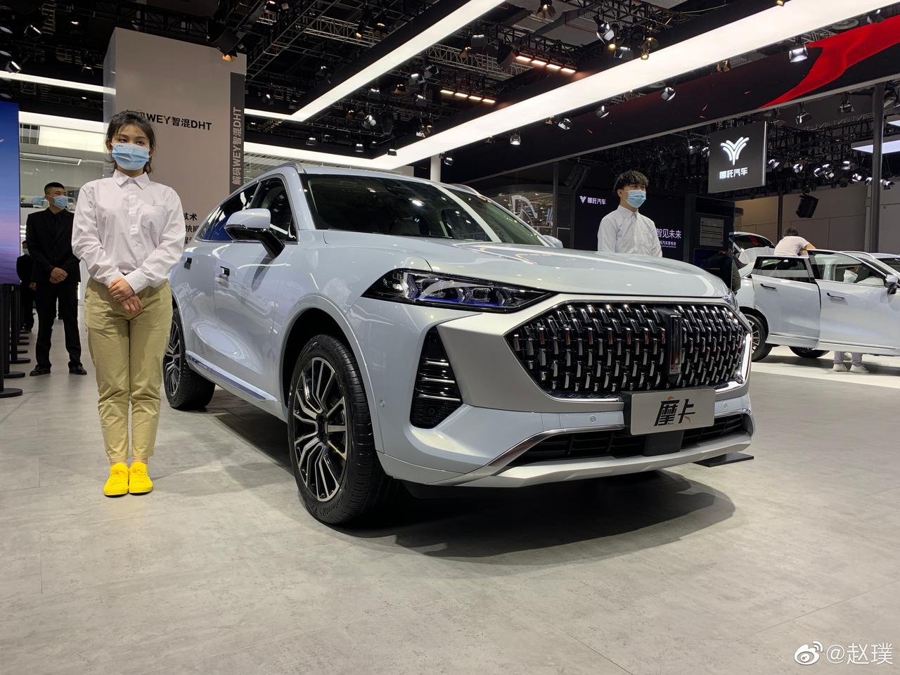 诞生于长城咖啡平台的wey摩卡在上海车展正式开启预售,共推出