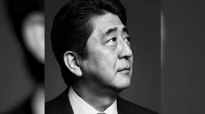  7月8日，日本前首相安倍晋三在演讲时胸部中枪，日本股市短线