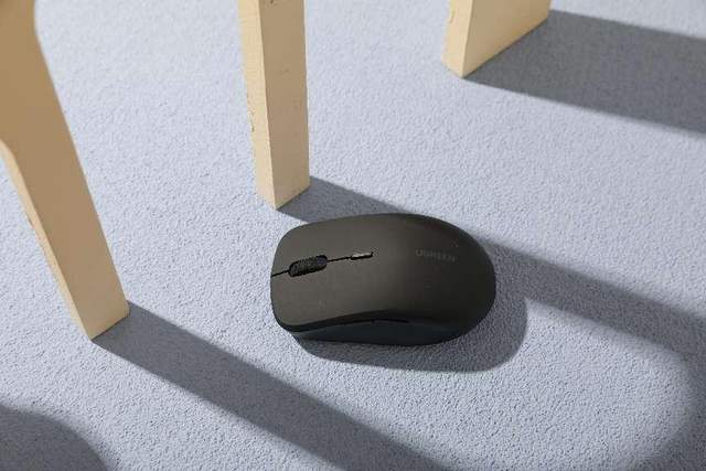 真的很丝滑！绿联MU002鼠标上手，可能是最适合苹果电脑的鼠标