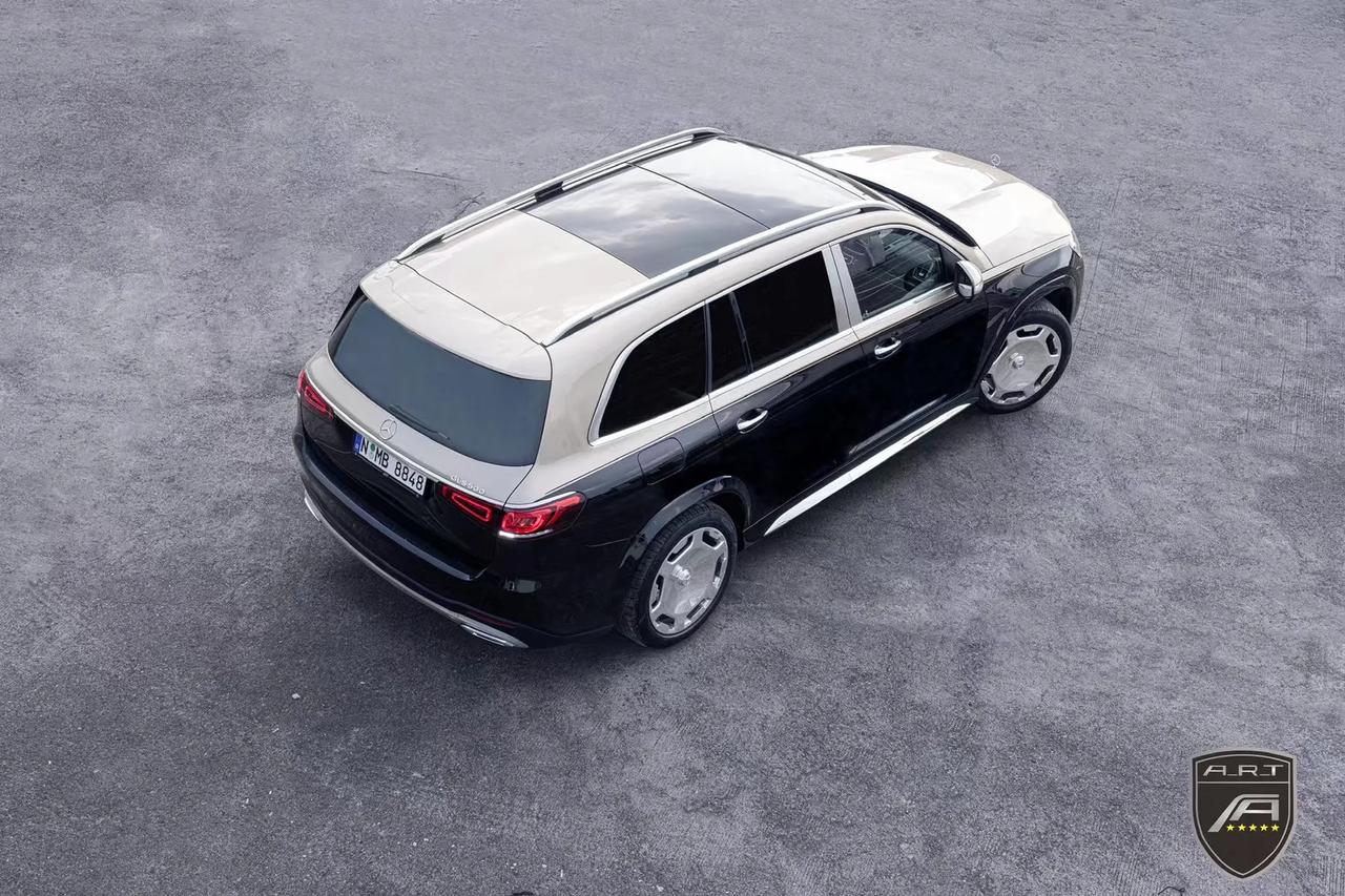 art双色典藏版奔驰gls有多强?配备跳舞模式,在迈巴赫gl