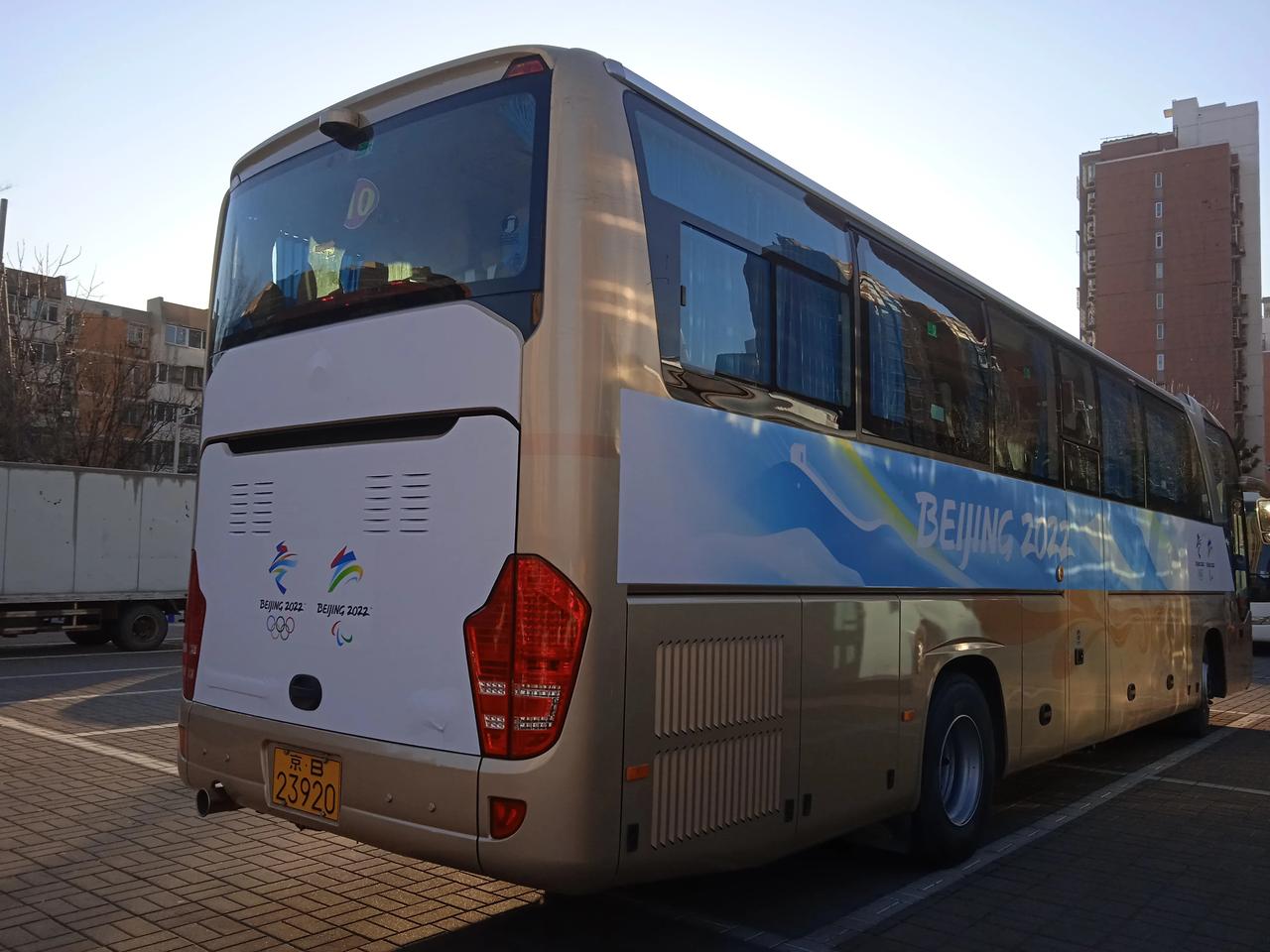 这2022北京冬奥涂装大巴还是不错的吧车上座椅感觉比较舒服前后间距也