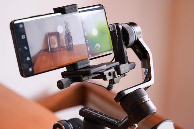 拍视频手不稳？试试这款全能稳定器，飞宇蝎子mini三轴稳定器体验