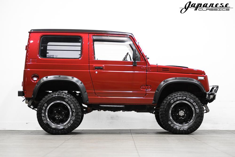 1994款铃木吉姆尼 经过改造之后,这台酒红色的铃木吉姆尼有