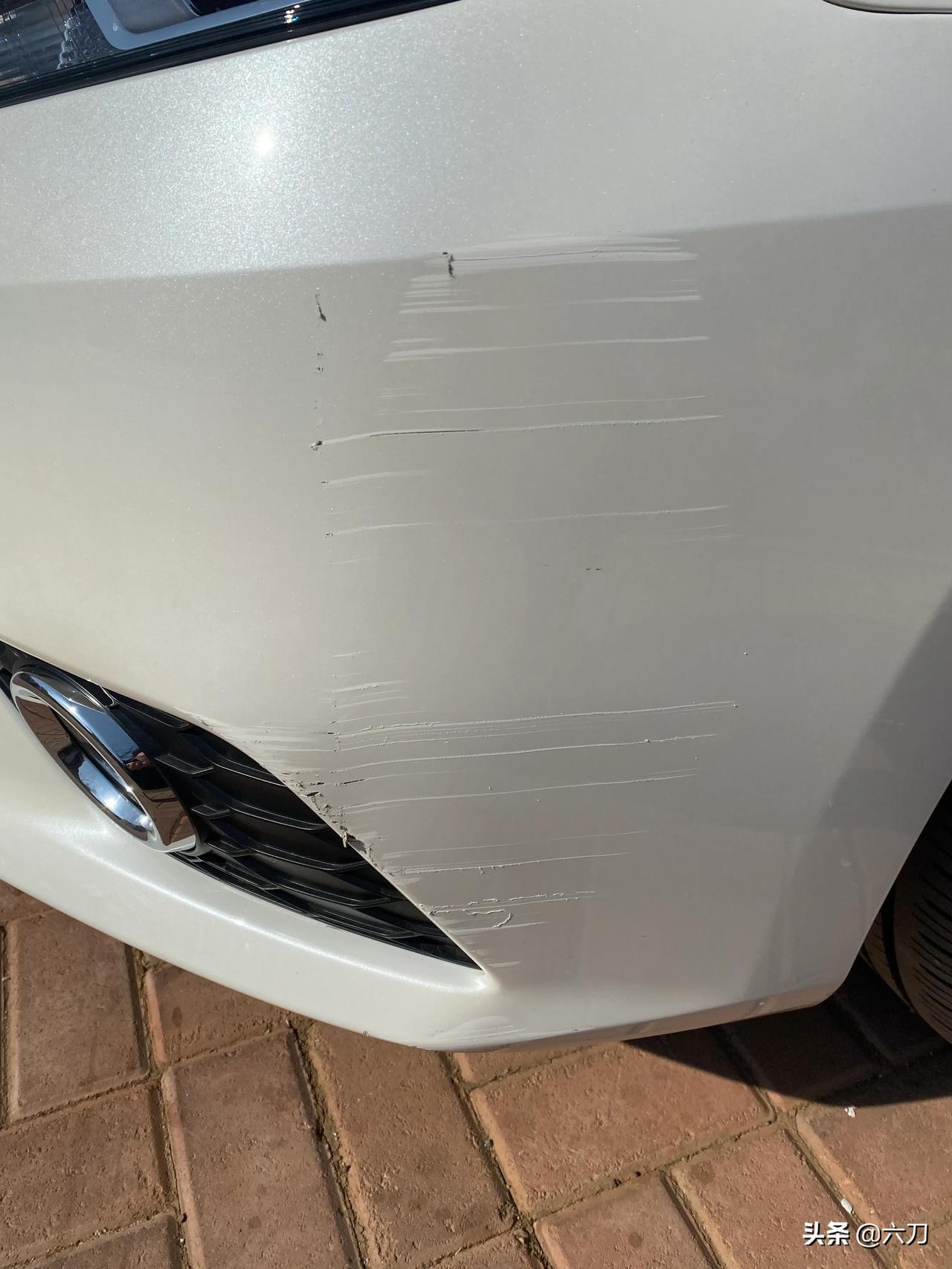 刚提了一个半月的新车两侧都剐蹭了这种要报保险还是自己修呢大连头条