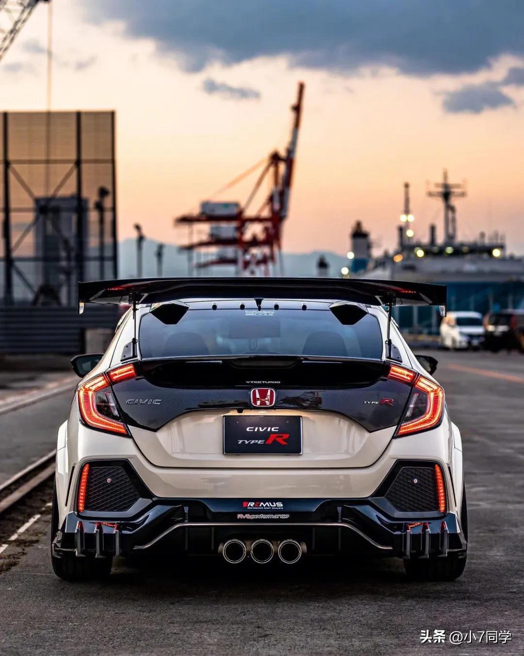 本田思域type r fk8 实力多强不重要,姿态要到位_懂车帝