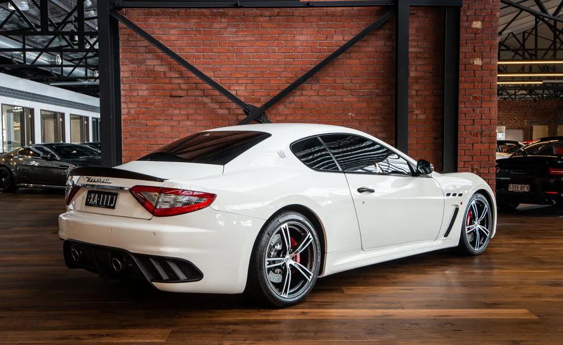 玛莎拉蒂gt改装mc前杠pp材质工艺换掉以前的树脂纤维吧现在有了新产品