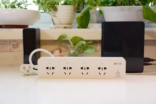 云电脑太贵？租不起就自己做，成本仅需一台向日葵智能插线板P1