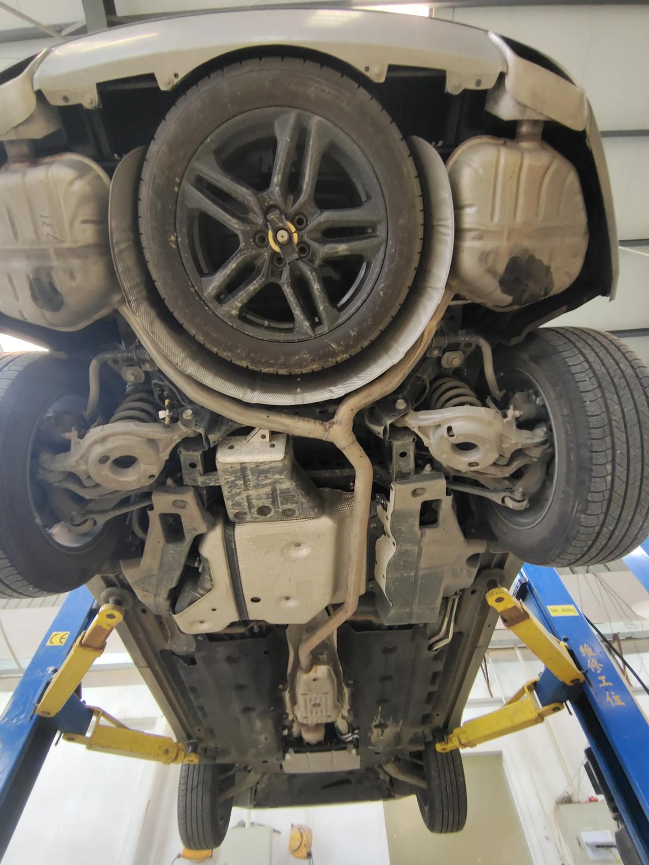 前几天发昂科威底盘图出来大家都觉得太单薄了减配严重不如福特的用料