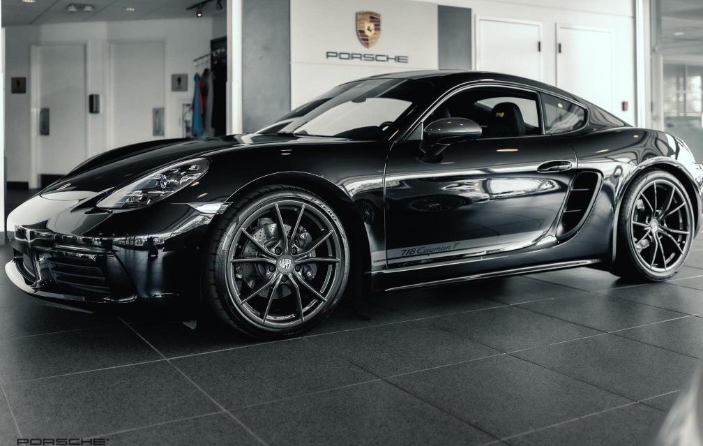 这个配置也是绝原厂内外黑武士手动挡中置后驱保时捷718