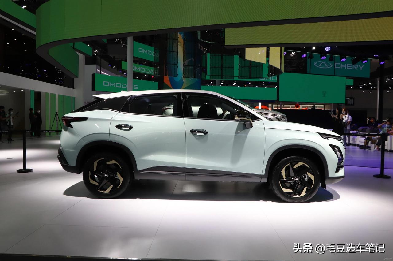 在2021广州国际车展上,奇瑞全新suv奇瑞x-c正式亮相