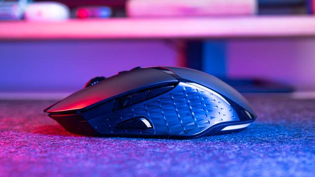 FPS游戏玩家新选择,能甩狙的雷柏V30W无线游戏鼠标