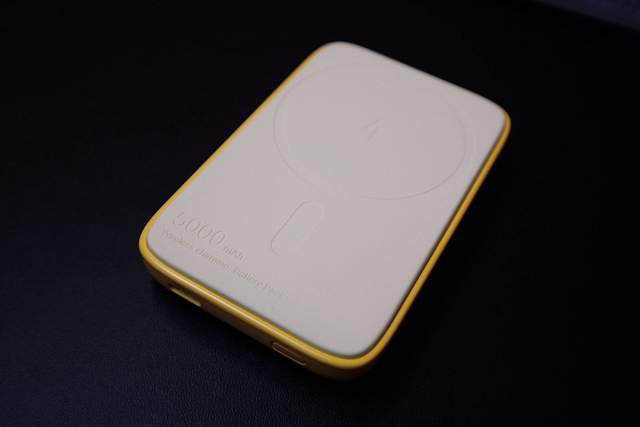 快充不伤机，可上飞机的沃品磁吸无线快充充电宝