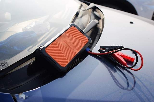 在网上选了一个月的汽车应急电源，最后我入手了autowit超级电容应急电源