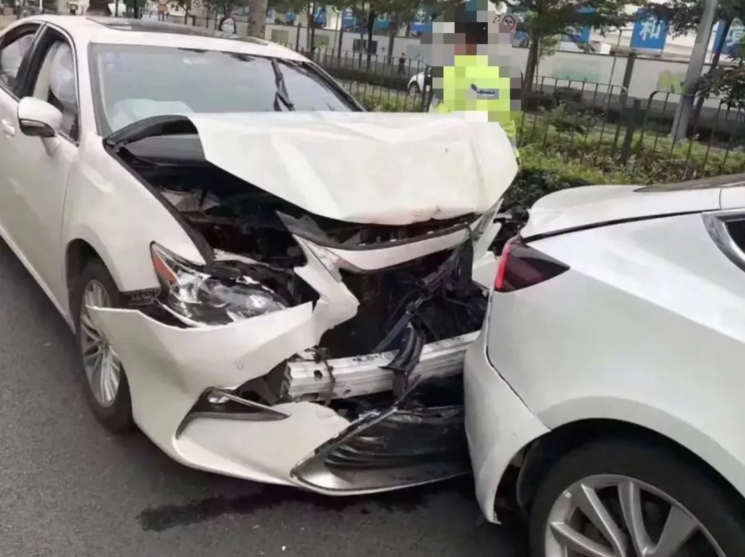 新能源車的安全性果然遠遠高於燃油車第一組是雷克薩斯追尾特斯拉結果