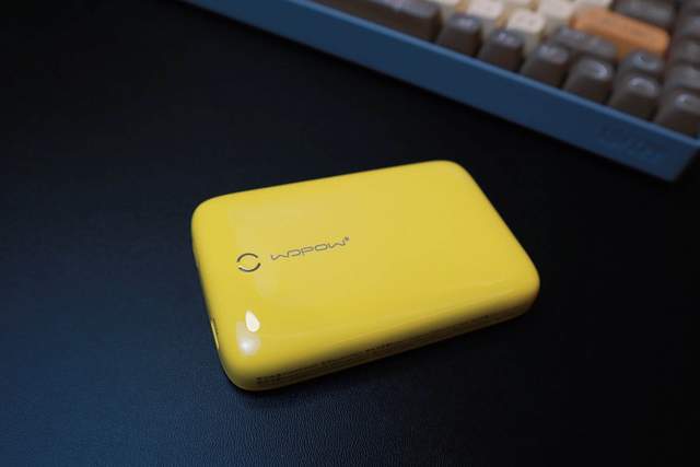 快充不伤机，可上飞机的沃品磁吸无线快充充电宝