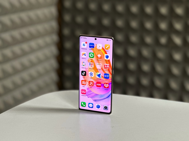 荣耀 80SE引领时尚先锋，打造屏幕美学：10.7亿色显+1920Hz调光