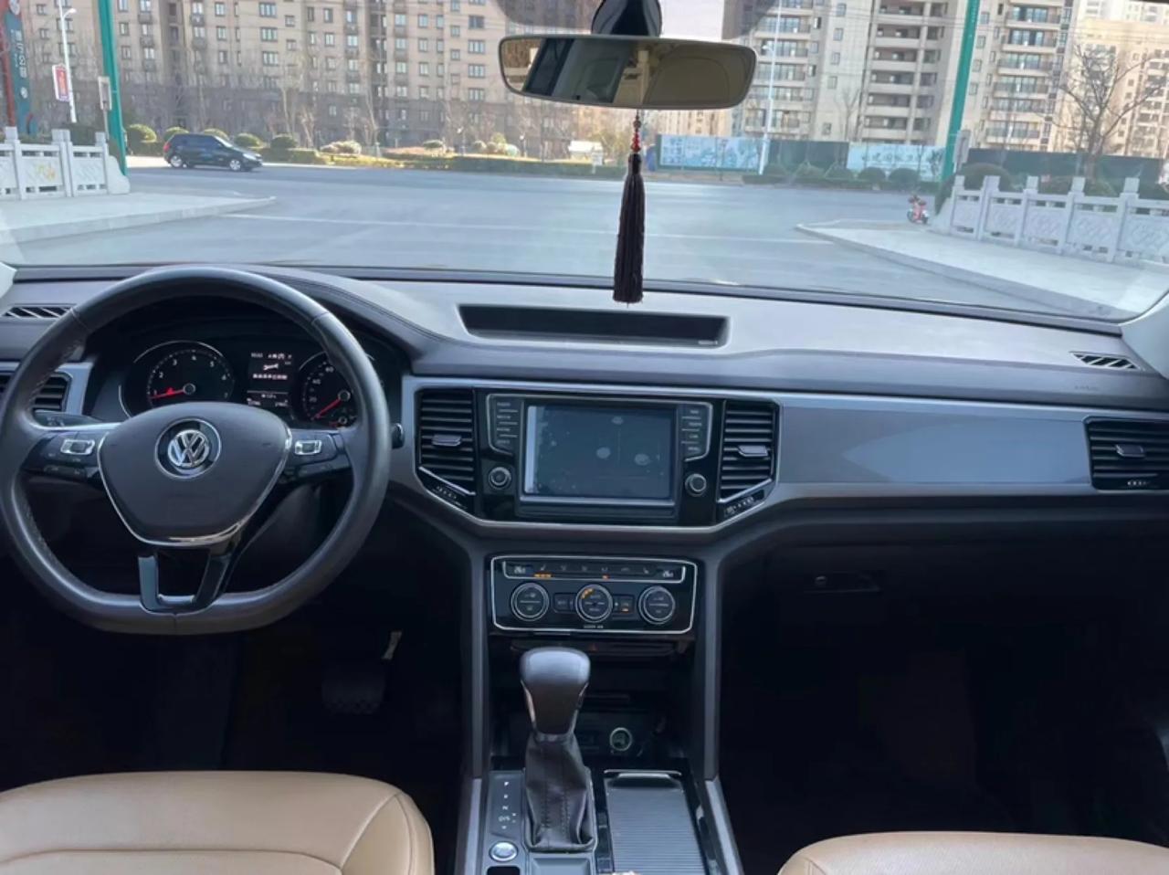 1499w19年大众途锐