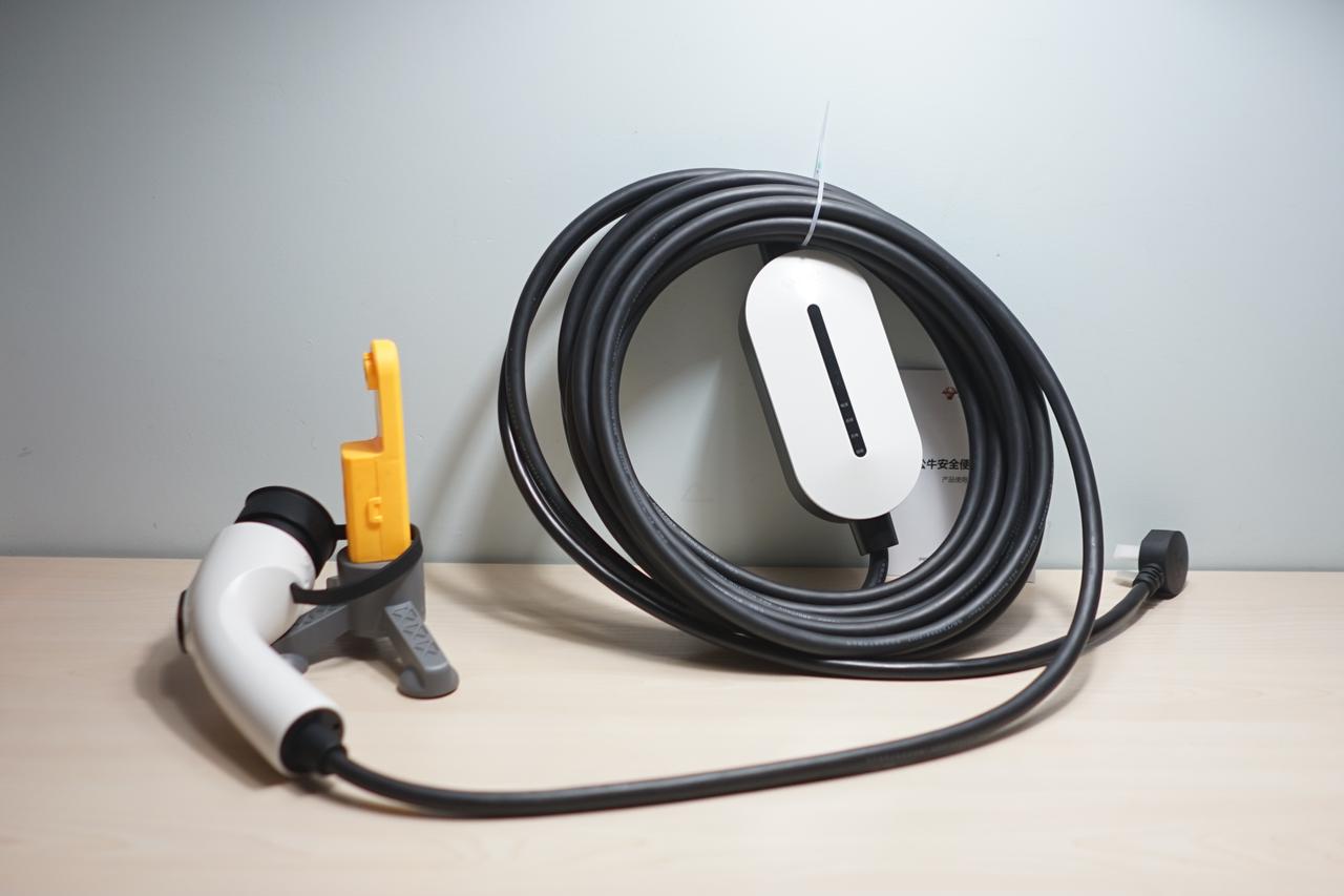 公牛安全便携充电枪精英款对于新能源汽车简直是移动的电站非常适合