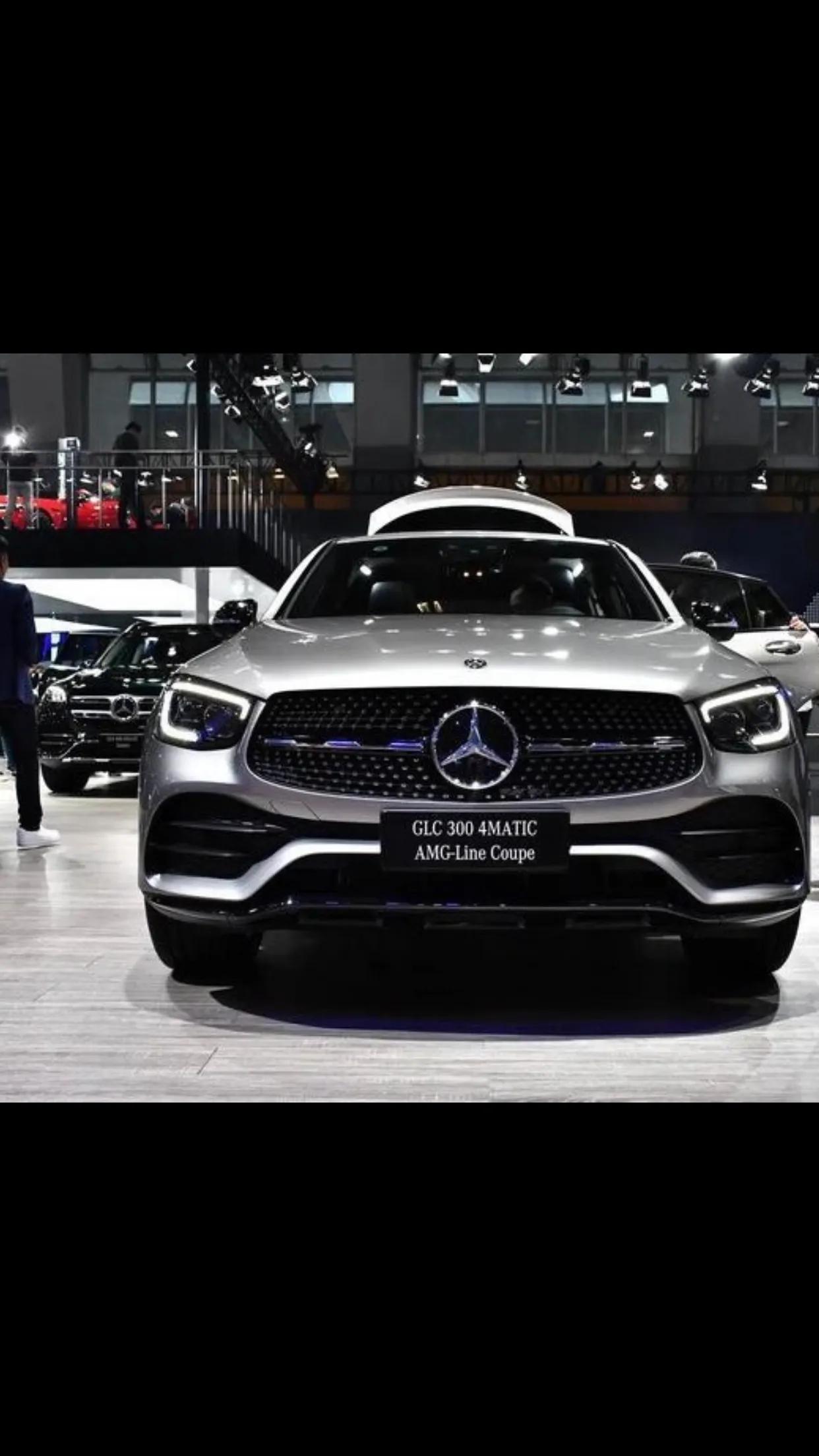 奔驰glc2022款宣布正式上市了作为一款中期小改车型新车在外观和内饰