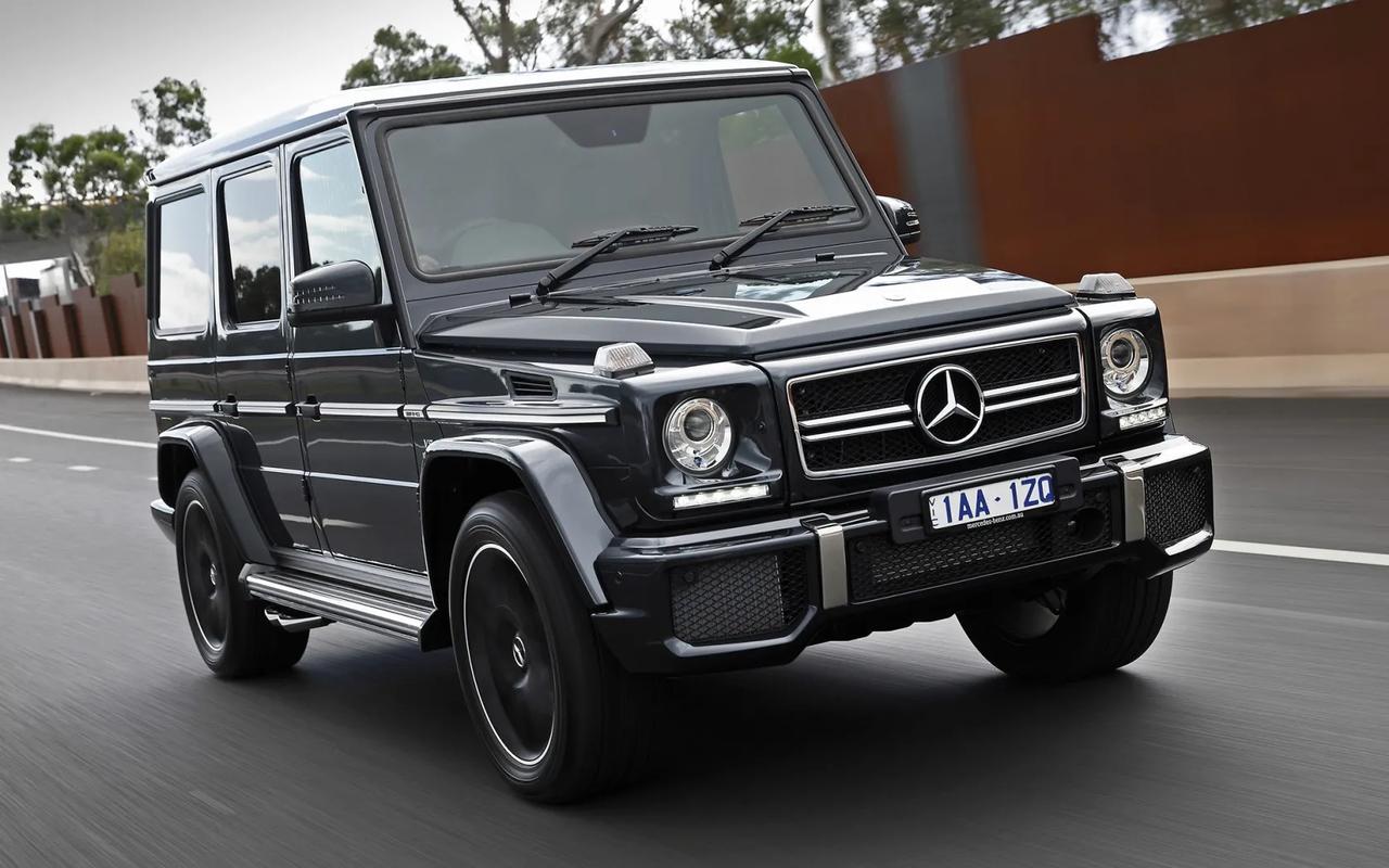 大块头聚众肌肉男的心爱汽车壁纸