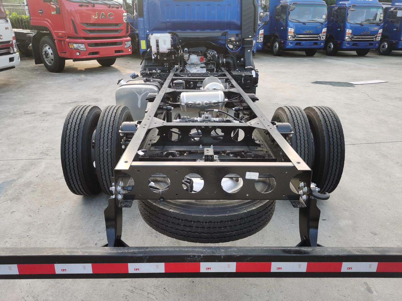 康明斯160马力法士特八档变速箱 750轮胎150l油箱