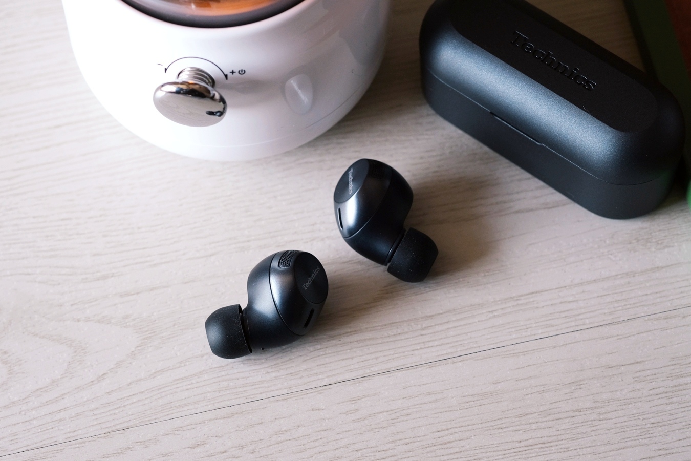 Technics EAH-AZ40:凭实力发声,高端真无线蓝牙耳机的新选择