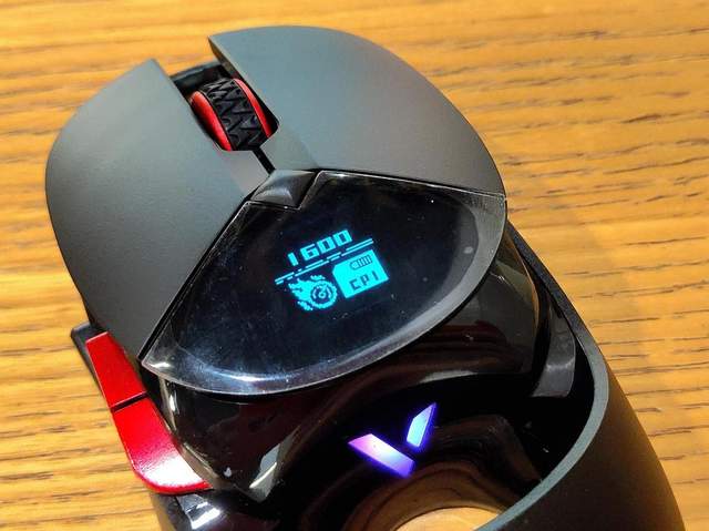 雷柏VT960S无线游戏鼠标，开启OLED屏幕+RGB灯酷炫游戏新体验