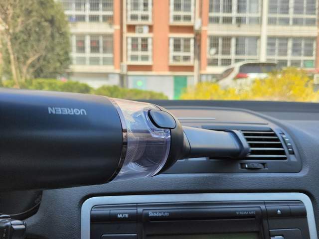 爱车一族的车内清洁神器分享——绿联车载吸尘器