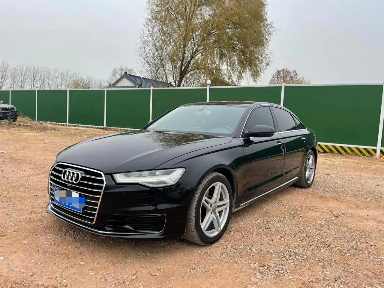 好家伙今天一位河南大哥给我打电话问我17年的奥迪a6还能卖多少钱我说