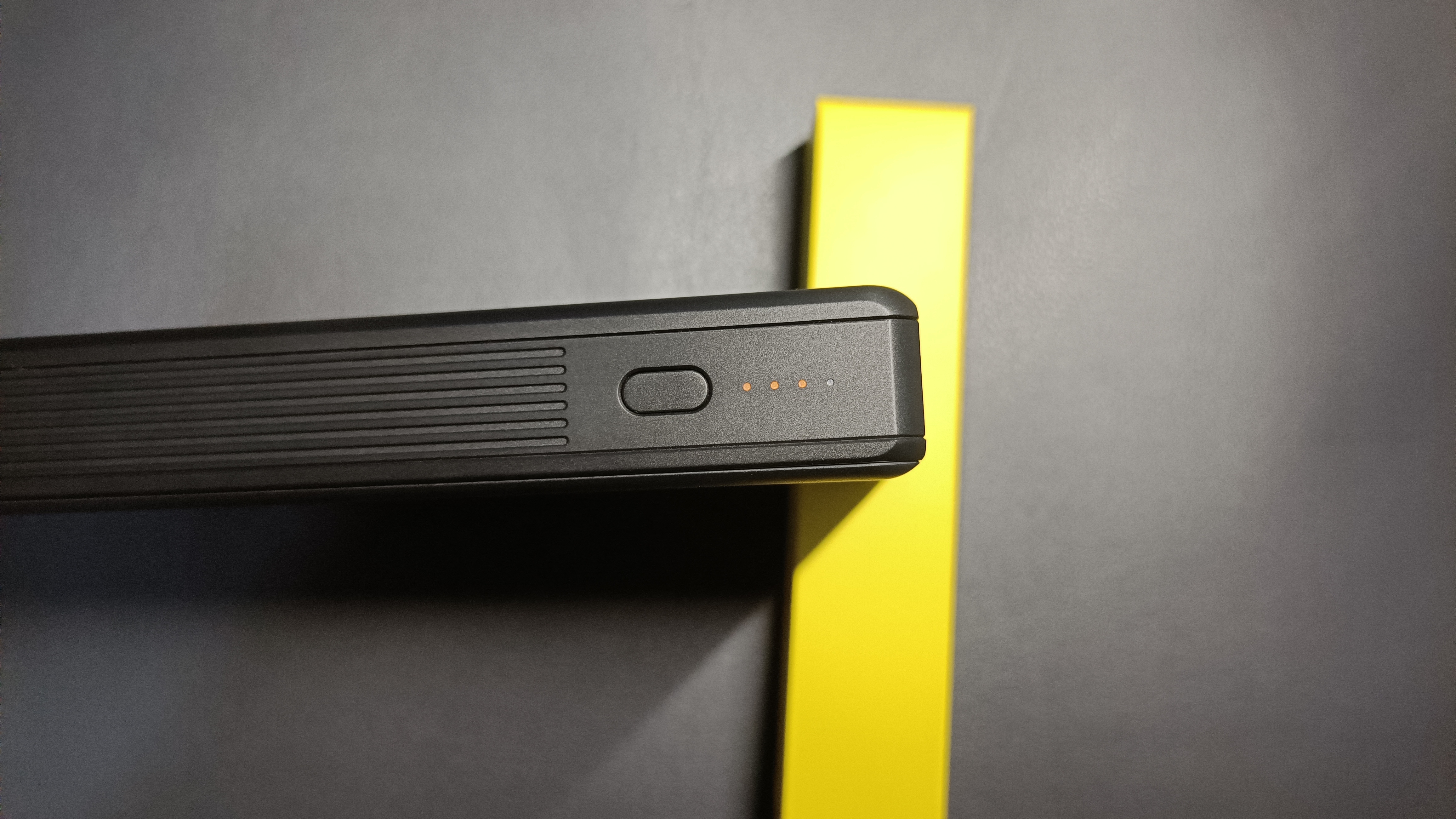 给笔记本充,双100W快充的Aohi充电宝!电芯10年不坏,出差福音