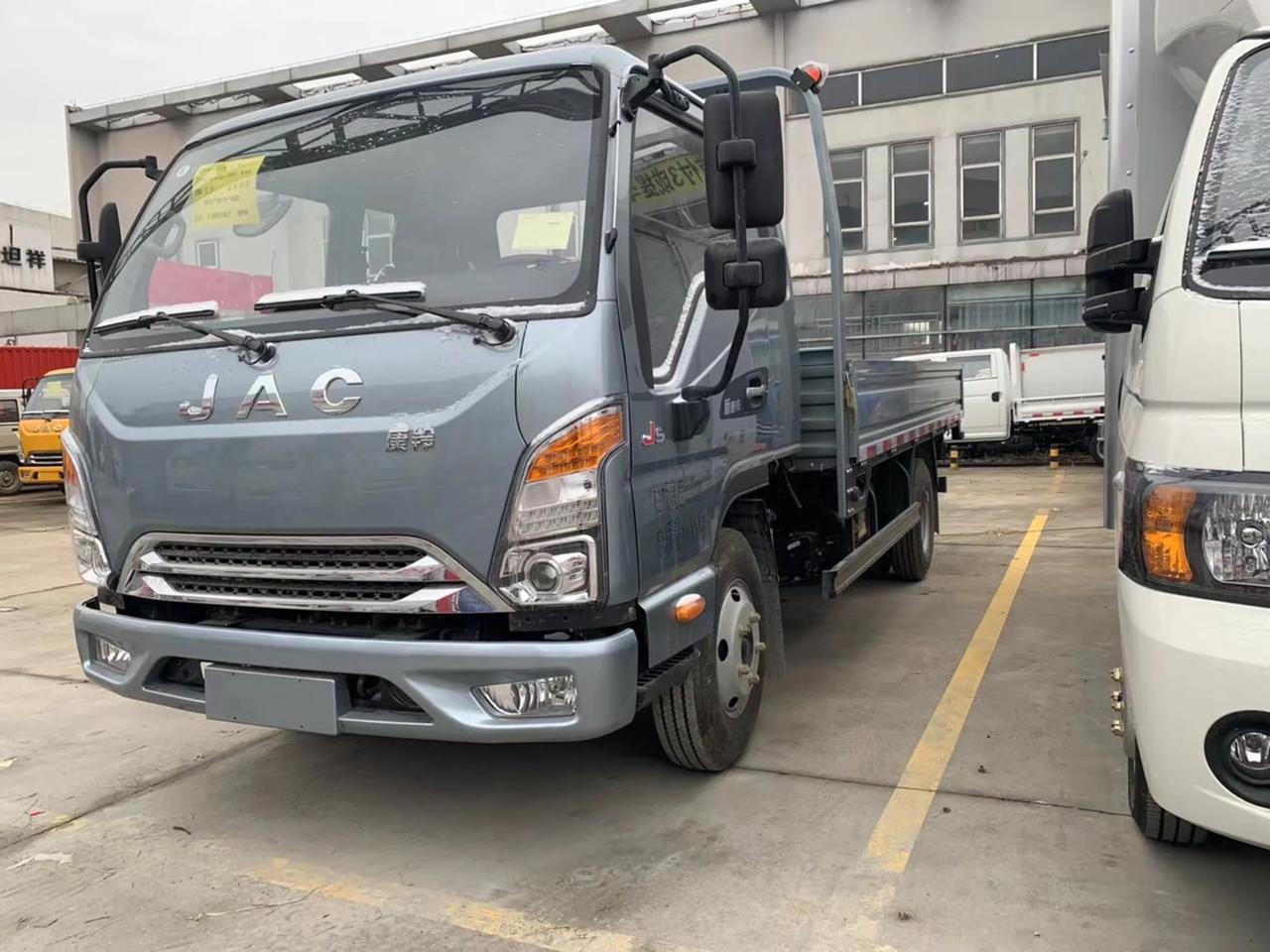 康铃j5星空灰色全柴q23发动机132马力