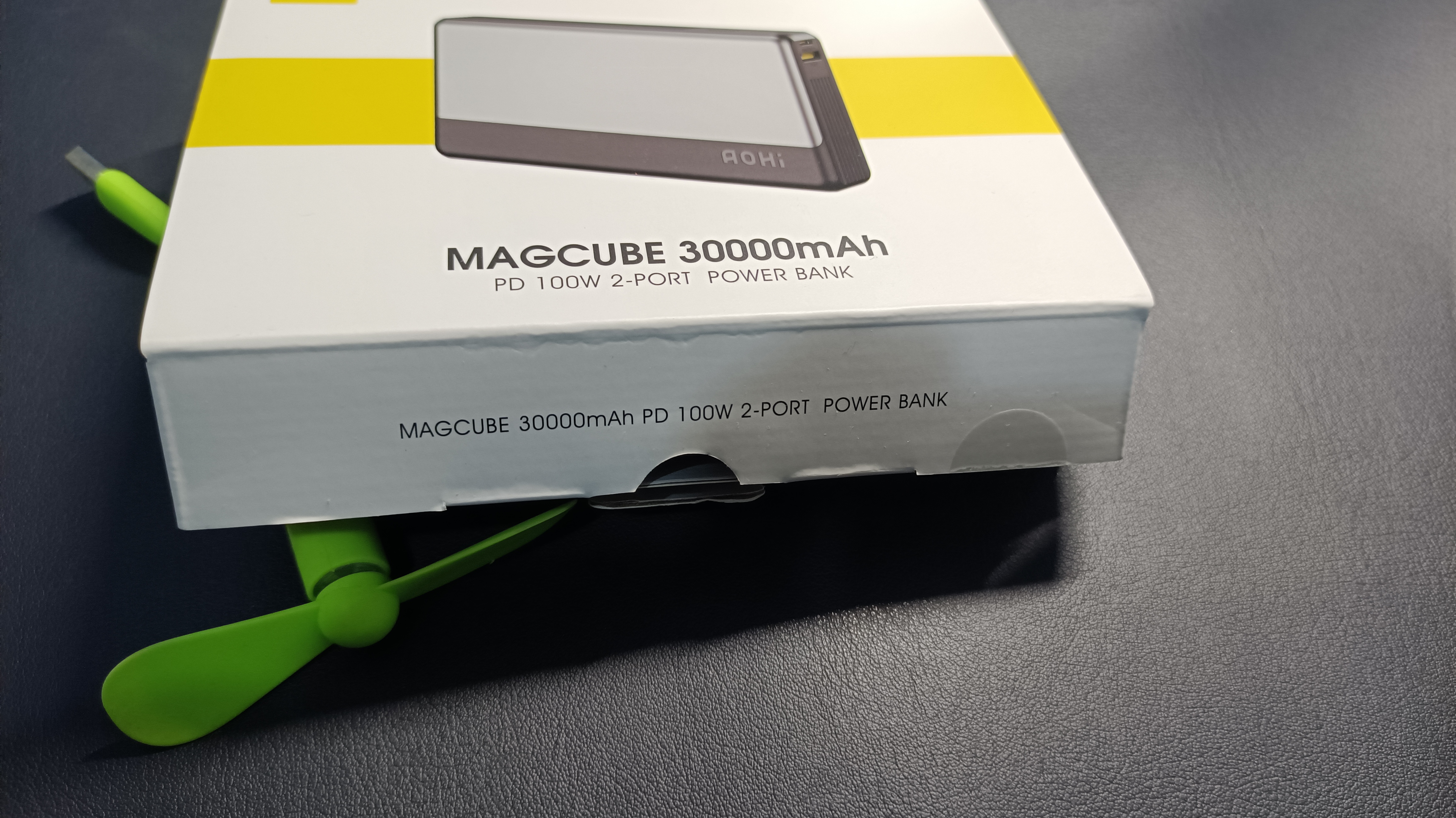 给笔记本充,双100W快充的Aohi充电宝!电芯10年不坏,出差福音