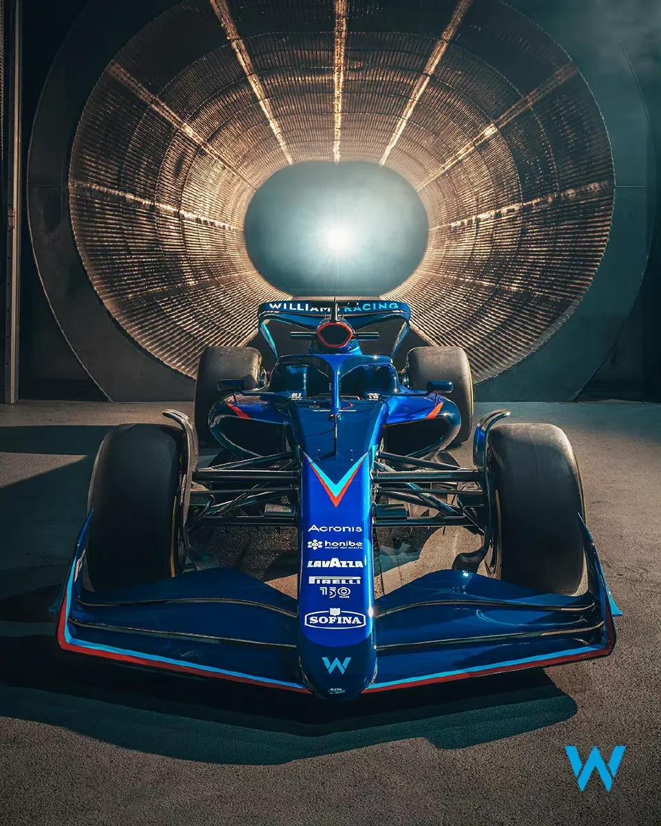 f1威廉姆斯新车fw44在银石赛道首航了与发布会的车相比焕然一新