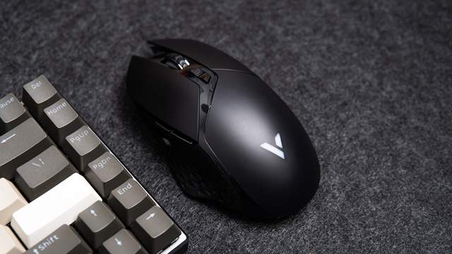 FPS游戏玩家新选择,能甩狙的雷柏V30W无线游戏鼠标