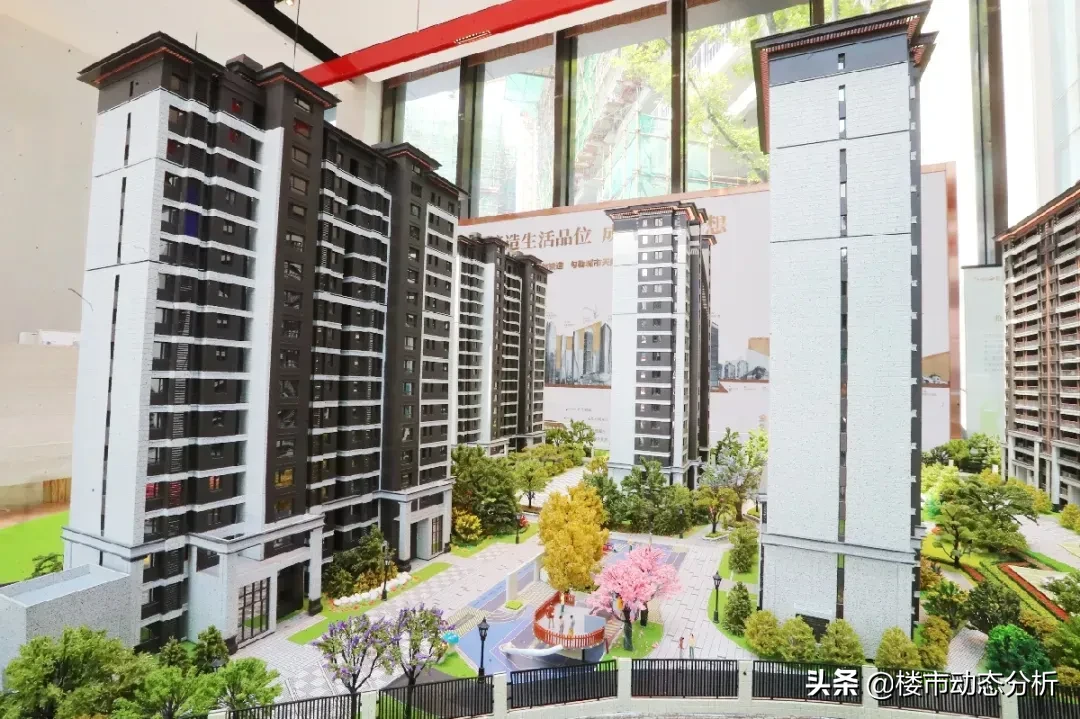 青岛世茂香奈公馆停工四个月，“一梯一户服务精英家庭”成笑话