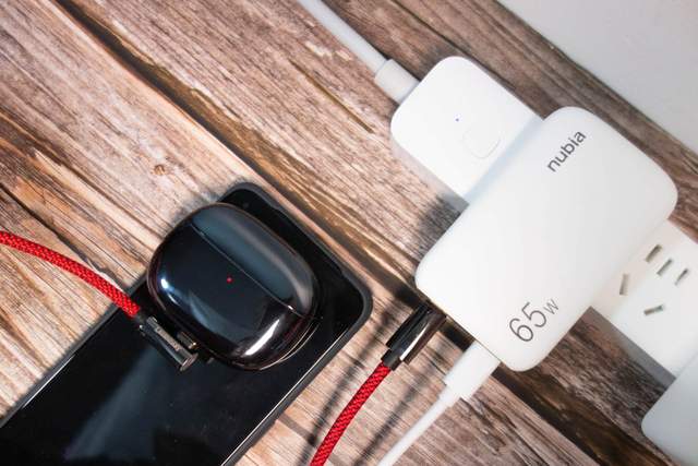充电器超薄进化，努比亚大白65W超薄氮化镓充电器成为我的心头好