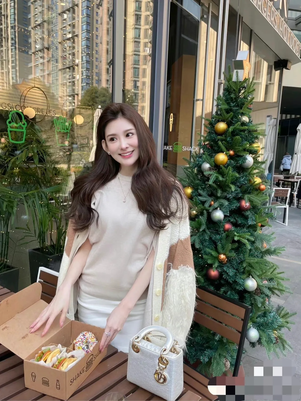 ������Ů����ʵ�����ع⣬���Ŀ���һ������ֵ����Ů����