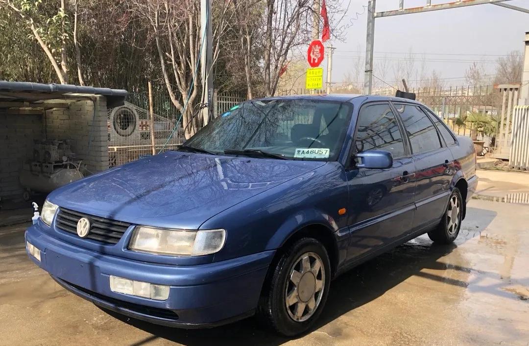 这是国内第一代帕萨特,1997年左右以全