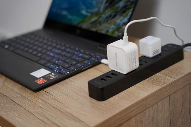 不仅能分孔位单独控制，还能远程开关电脑 这款智能插线板绝了