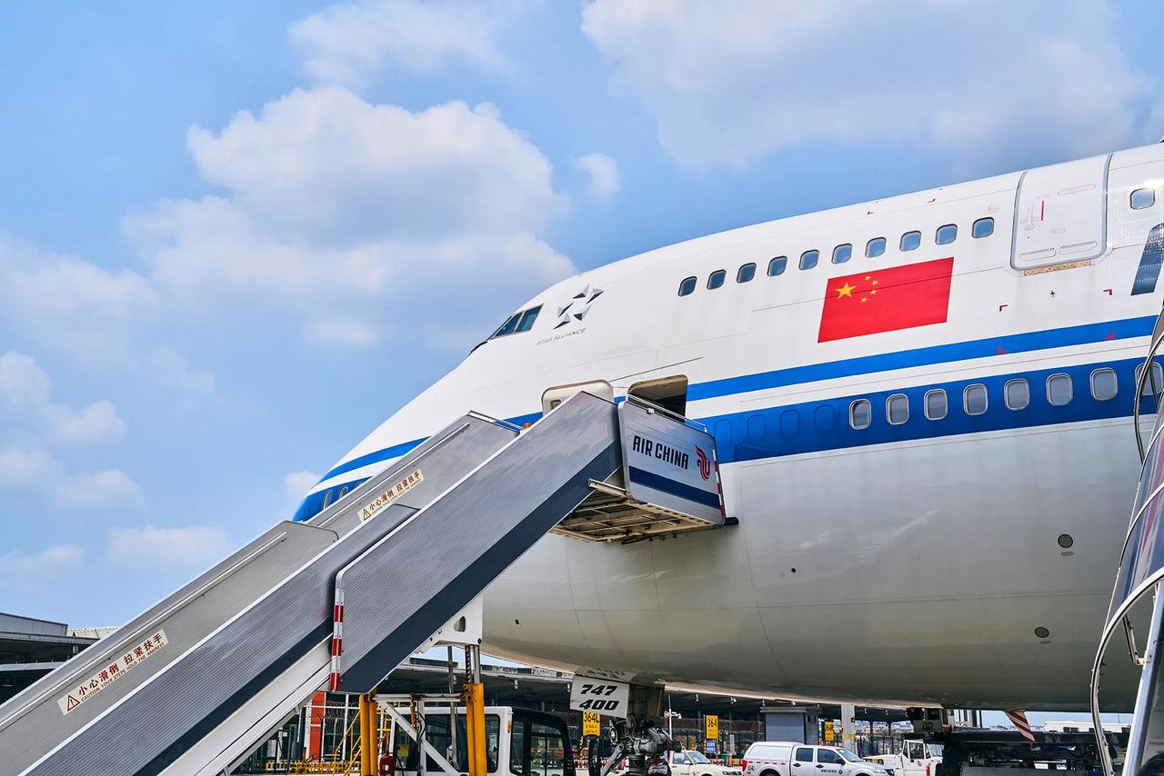 从成都双流机场回北京,第一次乘坐波音747-400双层飞机