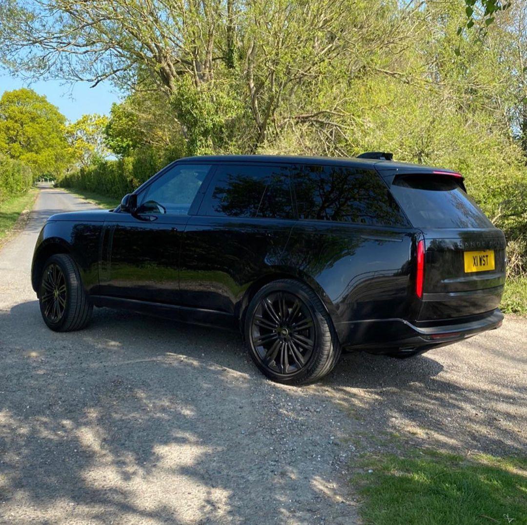 全黑化的路虎揽胜街拍真的很好看啊