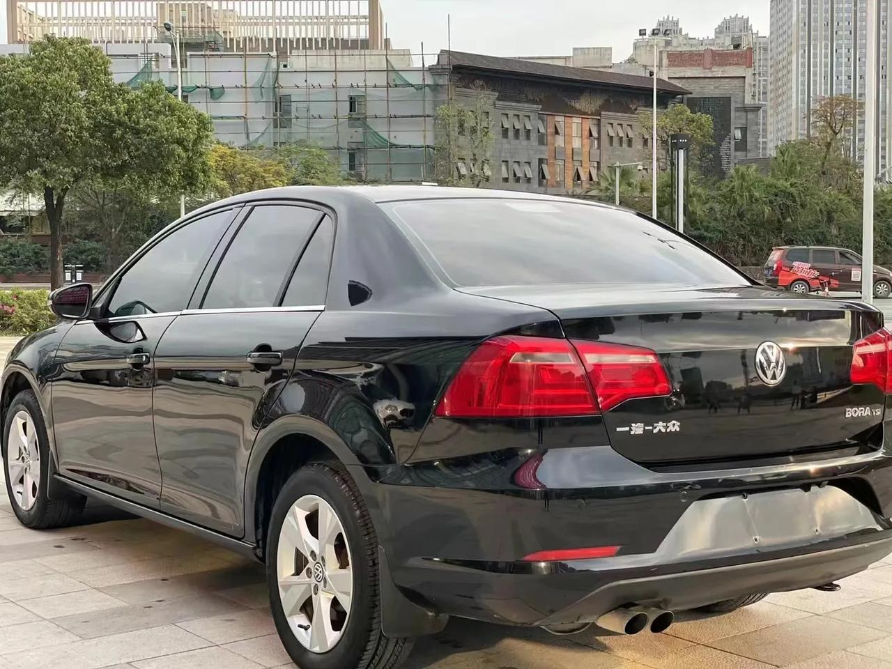 15年10月大众宝来14t舒适版本地一手车况免检7万公里售价6xx万首付2w