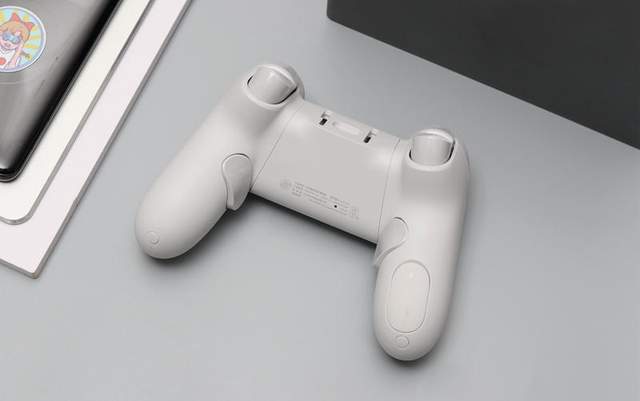 小米发布全新游戏手柄：无线连接，体验感控制