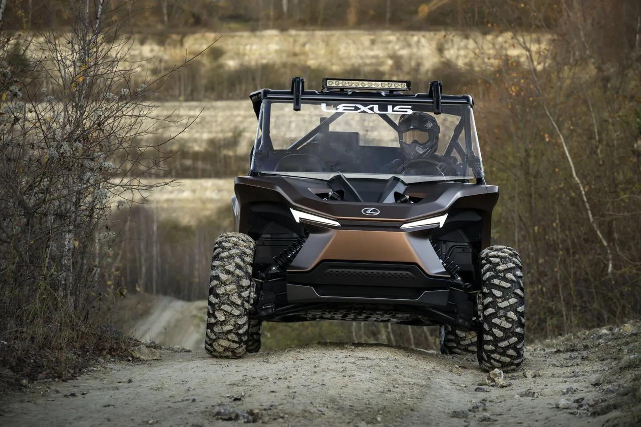 雷克萨斯也搞了一款utv,比起庞巴迪和北极星系列,雷克萨斯这