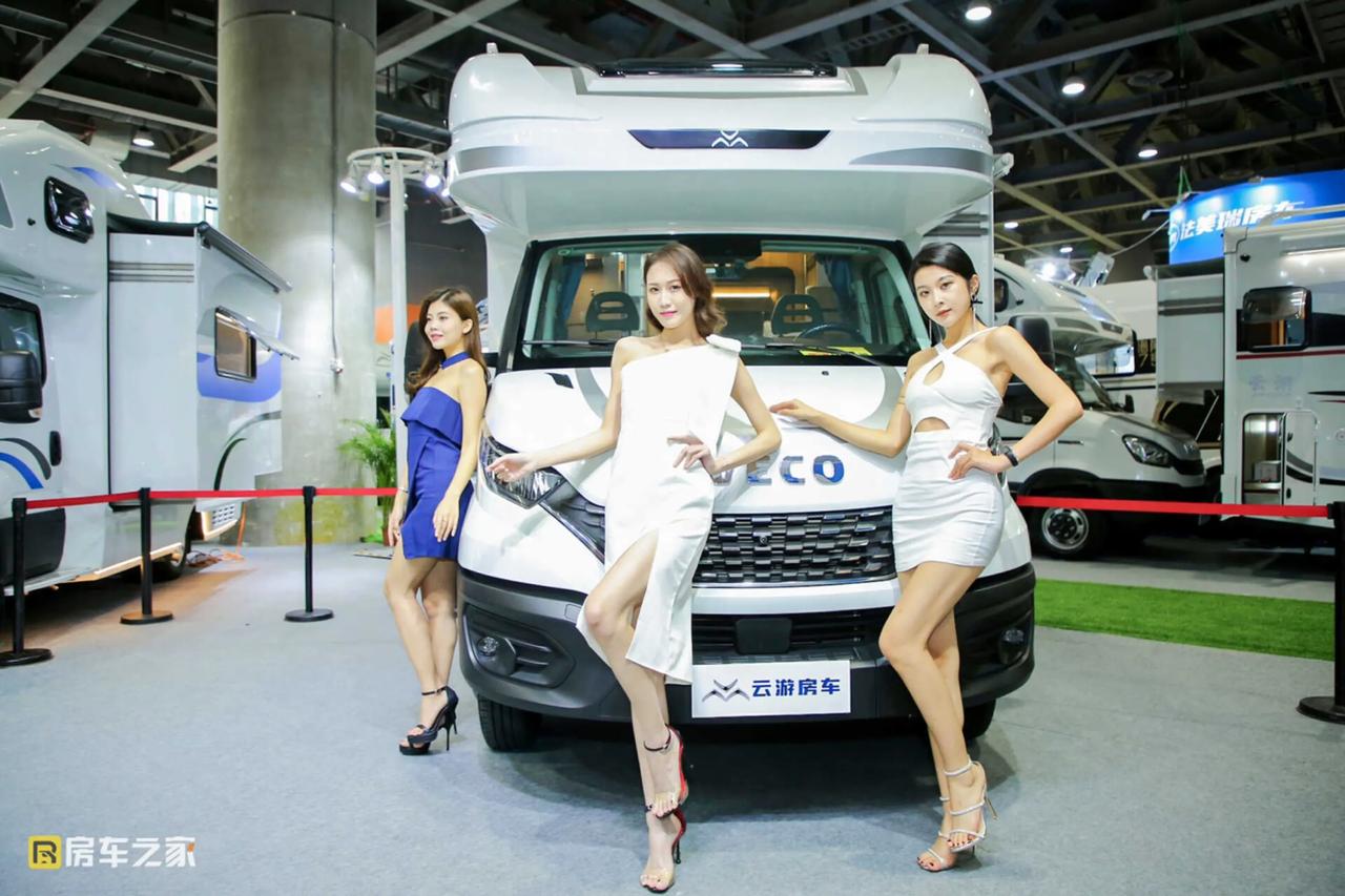 广州国际房车展美女车模明天还有最后1天
